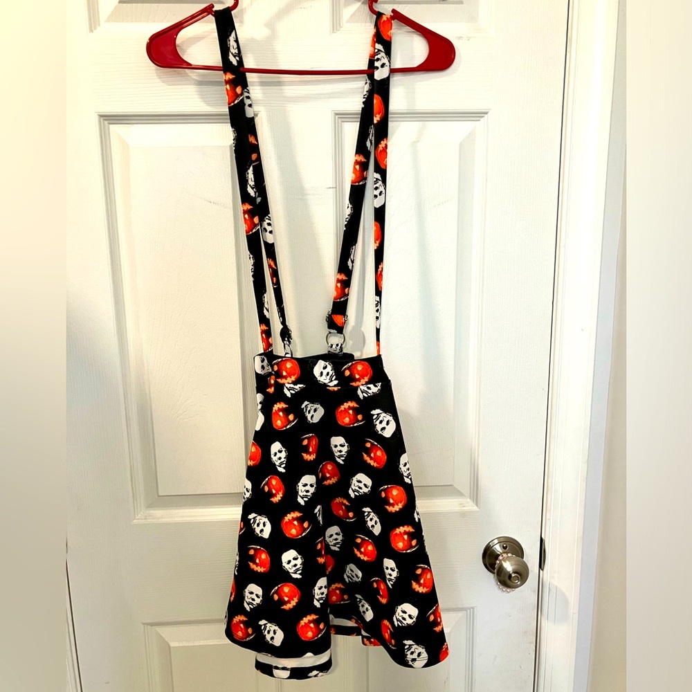 EUC Hot Topic Halloween Michael Myers pumpkin print suspender skirt size medium